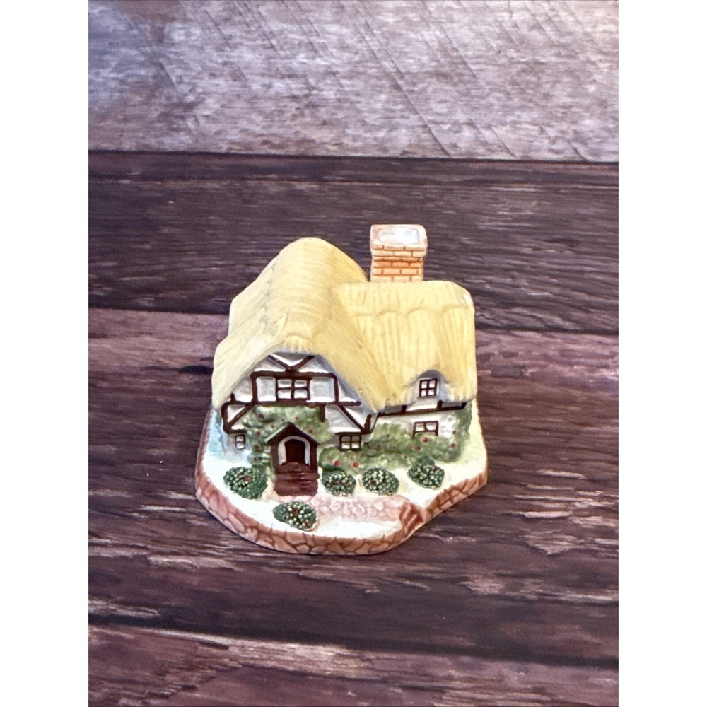 Vintage small Ceramic "Cottage" Figurine